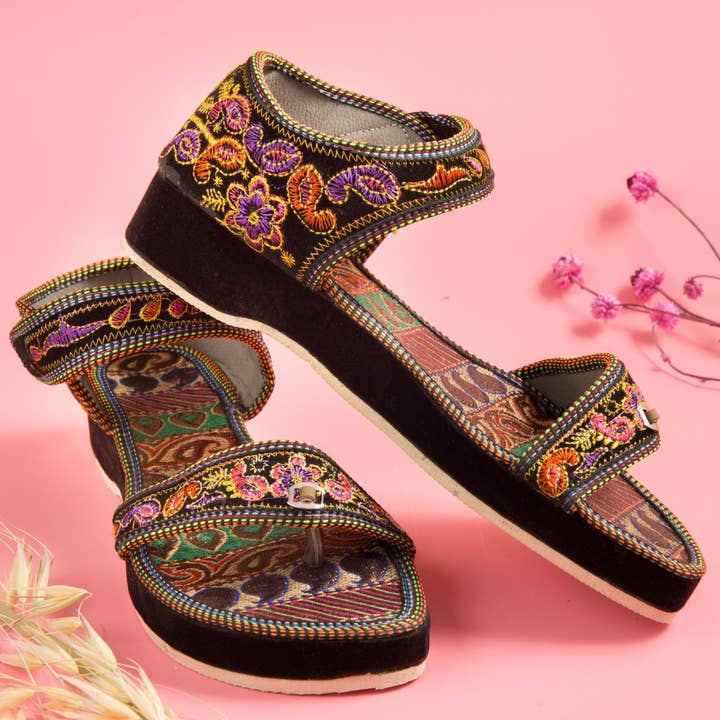 Hand-embroidered sandal with platform mod 9 for wholesale by Tibet Boutique España
