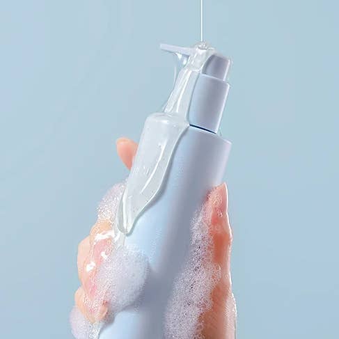 Gel nettoyant hyaluronique LANEIGE Water Bank pour la vente par Best Beauty Group