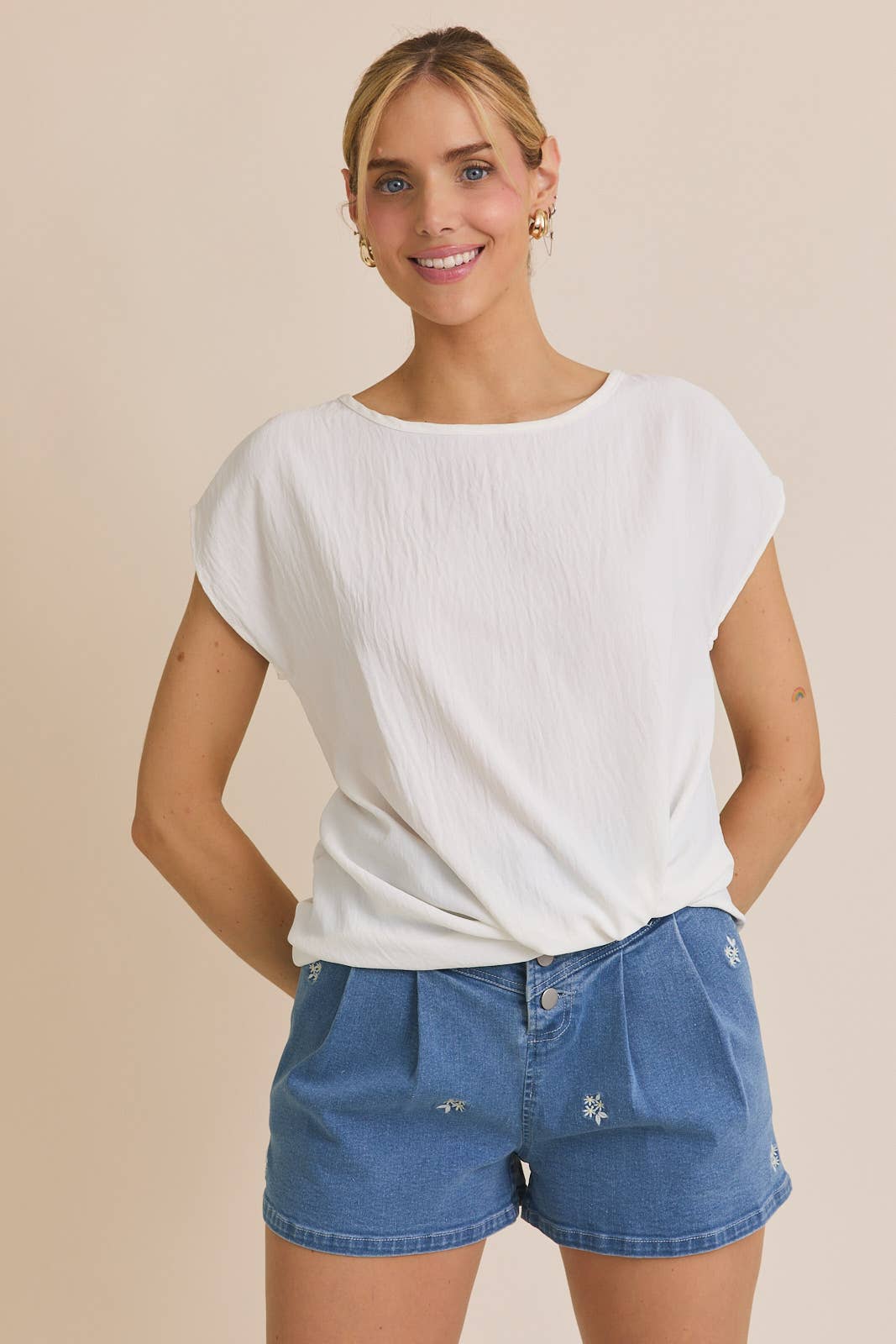 GILLI - Wholesale Blouse - Women's - SOLID WOVEN TEE WITH FRONT KNOT DETAIL5