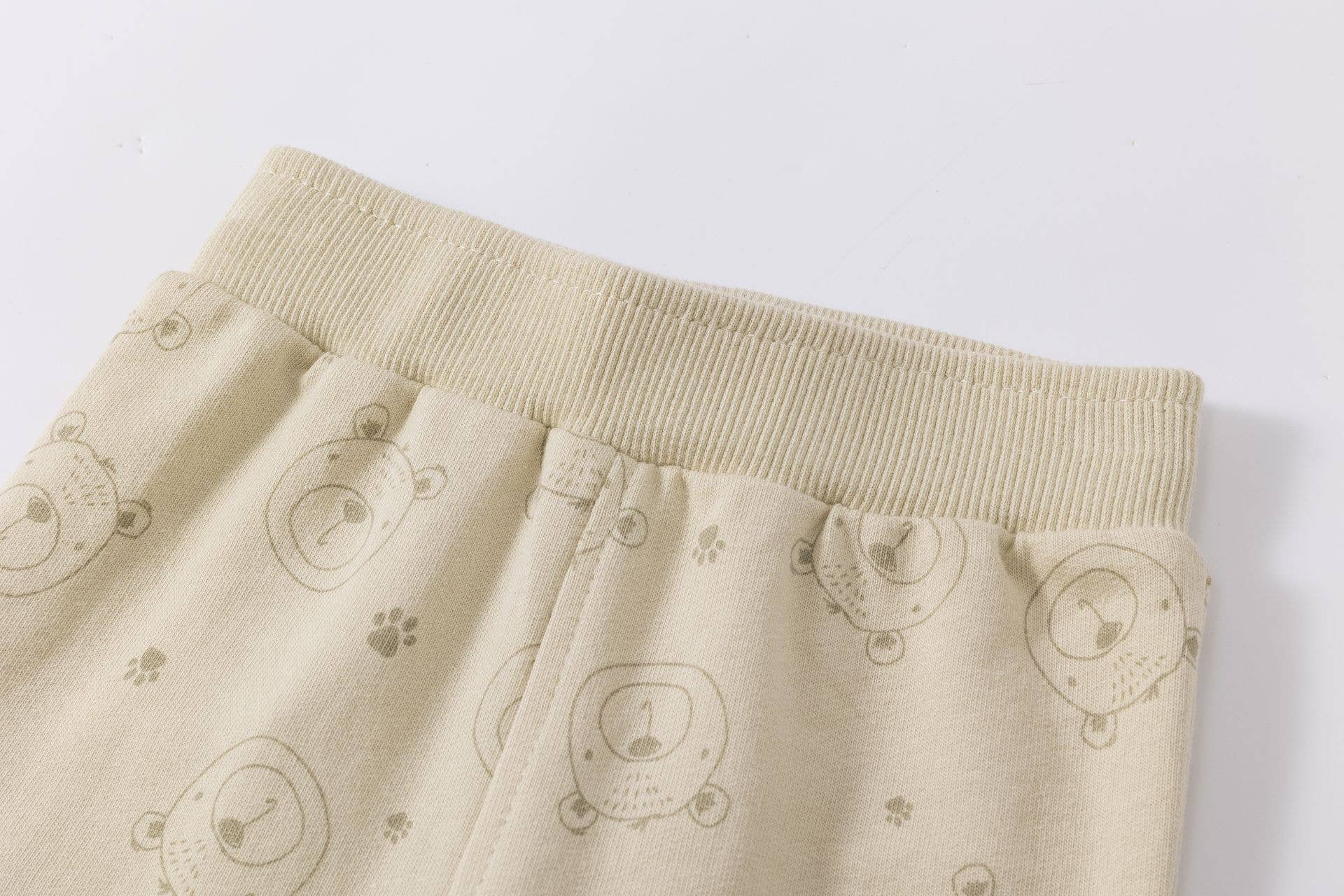 Newness Kids - Wholesale Athletic Sweatpants/Joggers - Kids - Non-fleece sweatpants with teddy bear print BBI650193