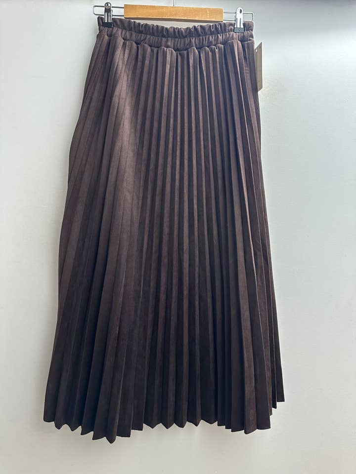 LORIANE - Wholesale Skirt - Women's - 10415 Long pleated suede skirt