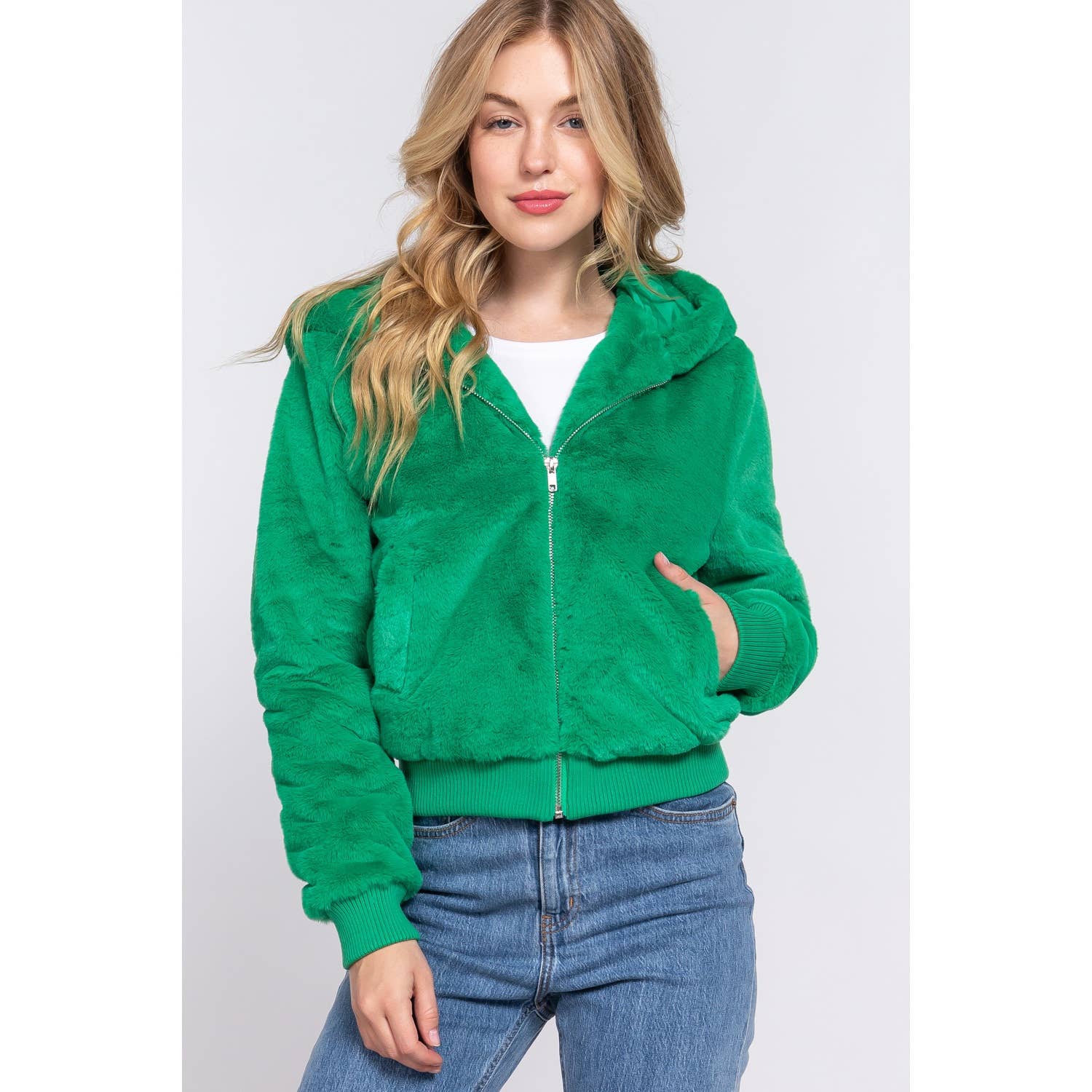 HiteJeans - Vente Veste – femme - VESTE À CAPUCHE ZIPPÉE EN FAUSSE FOURRURE2