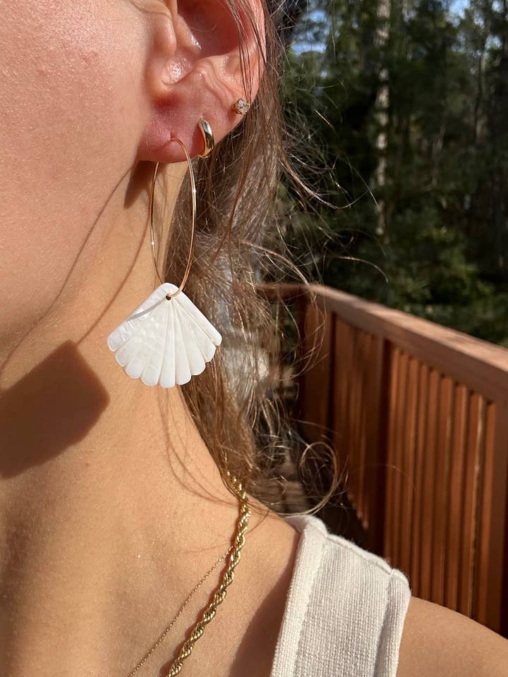 Cerceau à pétoncles pour la vente par Sea Allure Jewelry