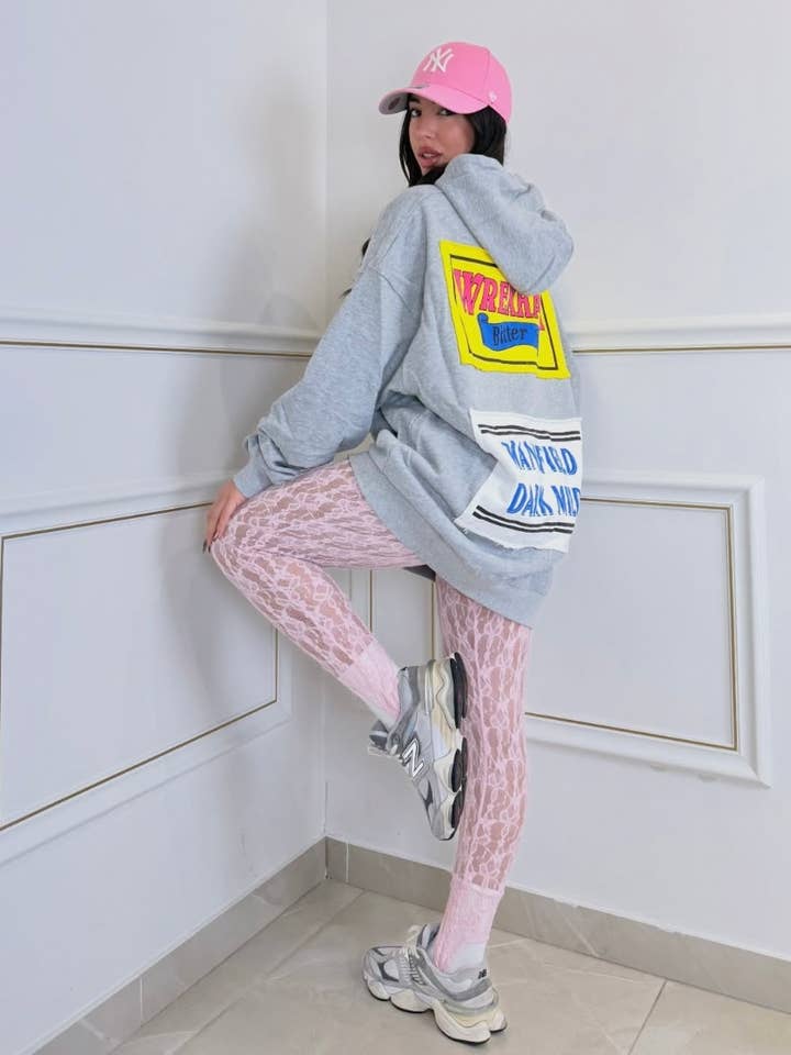 Sweat à capuche oversize avec lettres appliquées pour la vente par Chilli Girl Collection