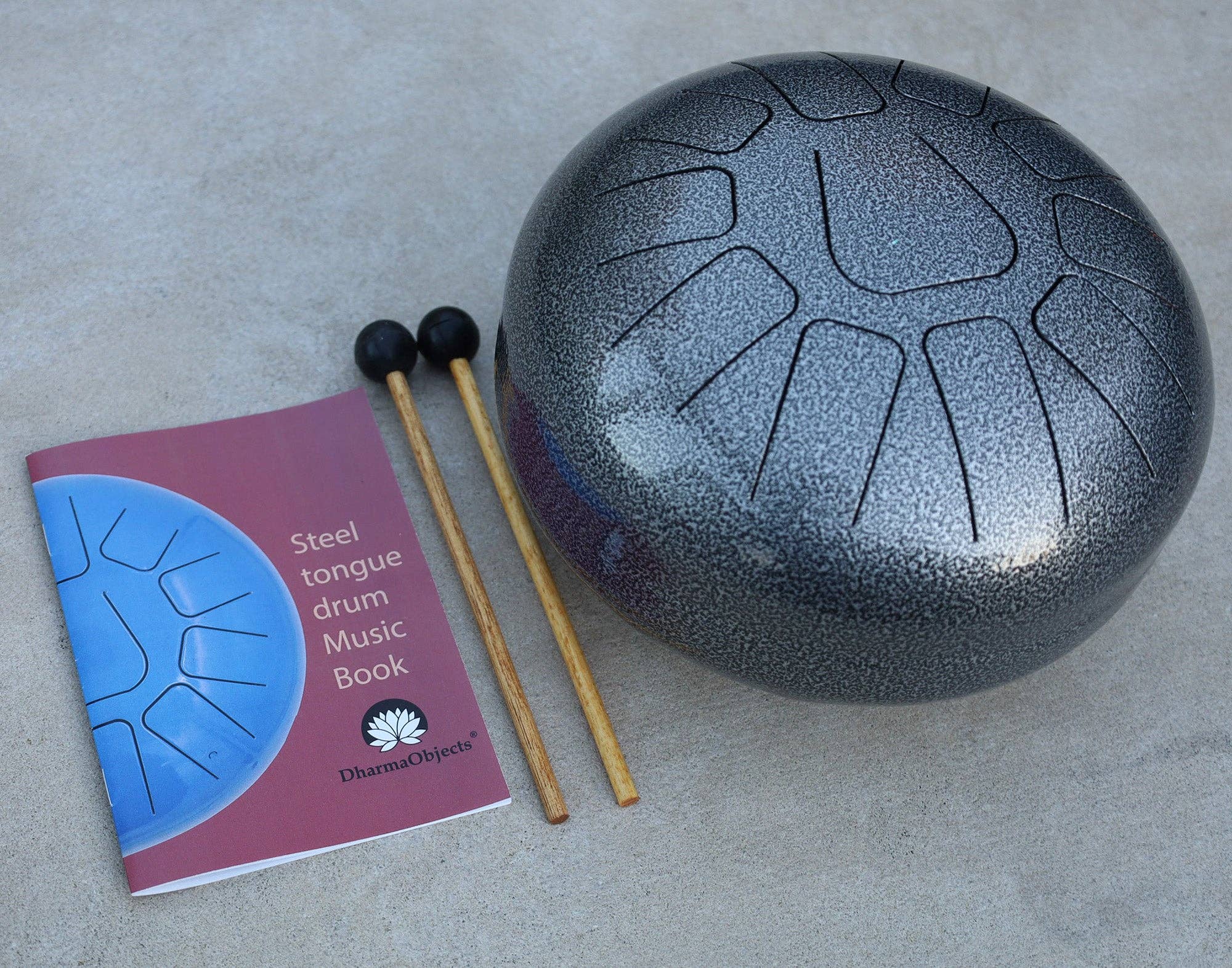 Lungta Imports - Wholesale Muziekaccessoire - Stalen tongtrommel 11 noten 10 inch tankdrum, handpandrum, chakra-drum, percussie met gewatteerde reistas en hamers6