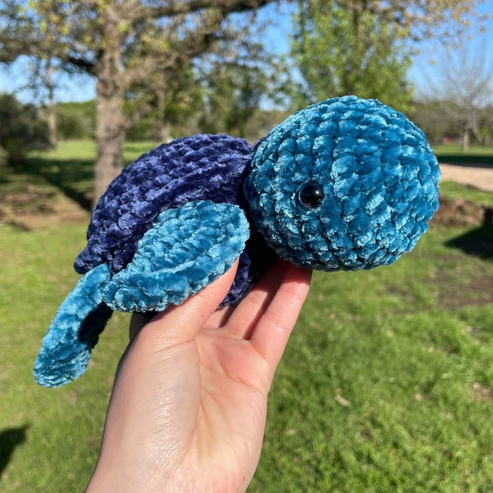 Hæklet skildpadde - blåbær for engroshandel hos Soft and Scent Haven Shop LLC