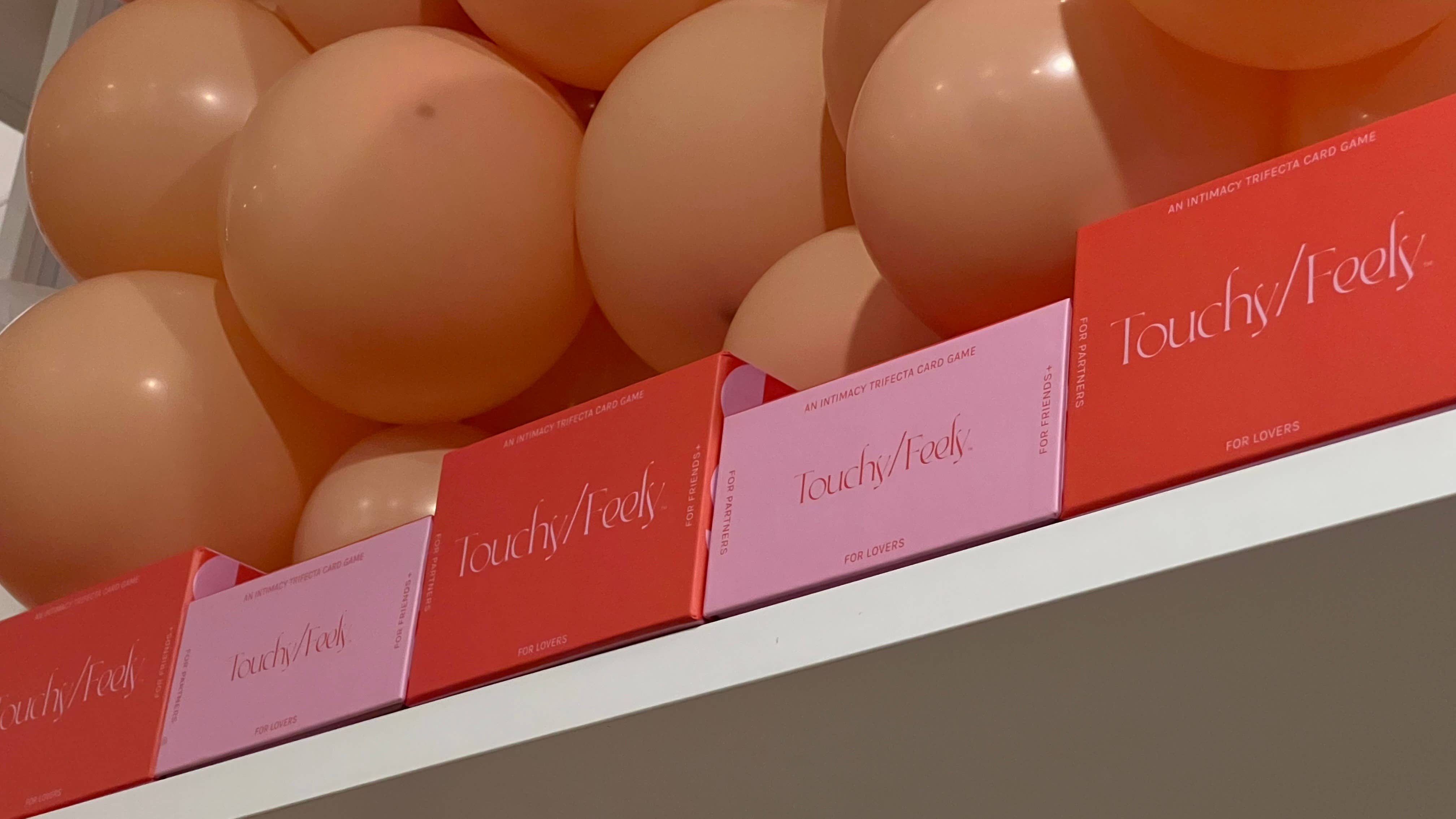 GOOSHY CANDY LLC – Engroshandel Kortspil – Samtalekort | TOUCHY/FEELY intimitetsspil26