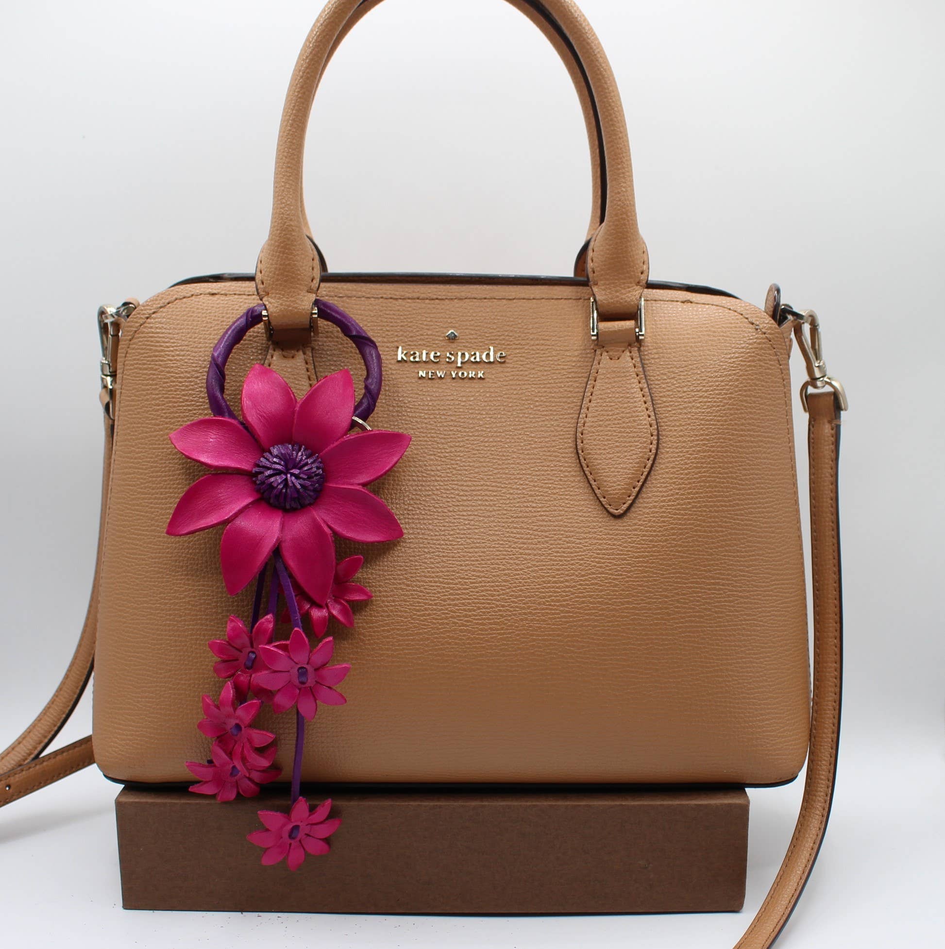 Sunflower Handmade leather inc - Wholesale Keychain - Women's - kc006 leather daisy flower keychain bag charm11