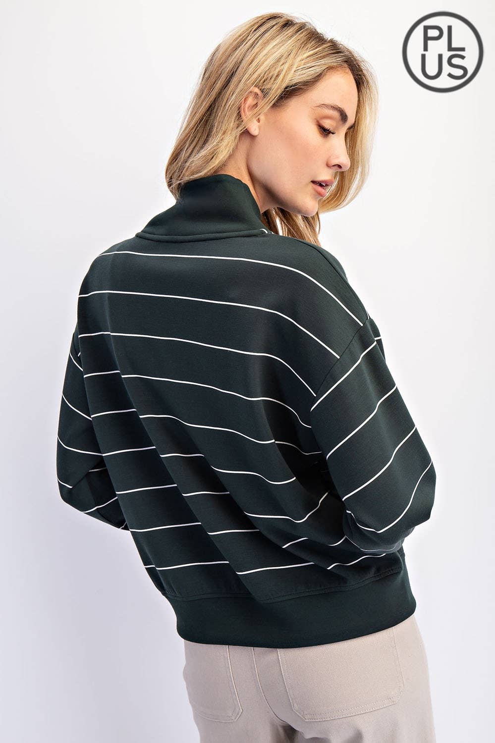 Rae Mode - Vendita all'ingrosso Felpa - Donna - GIACCA SCUBA A RIGHE IN MODAL TAGLIA FORTE CON SCOLLO A V5