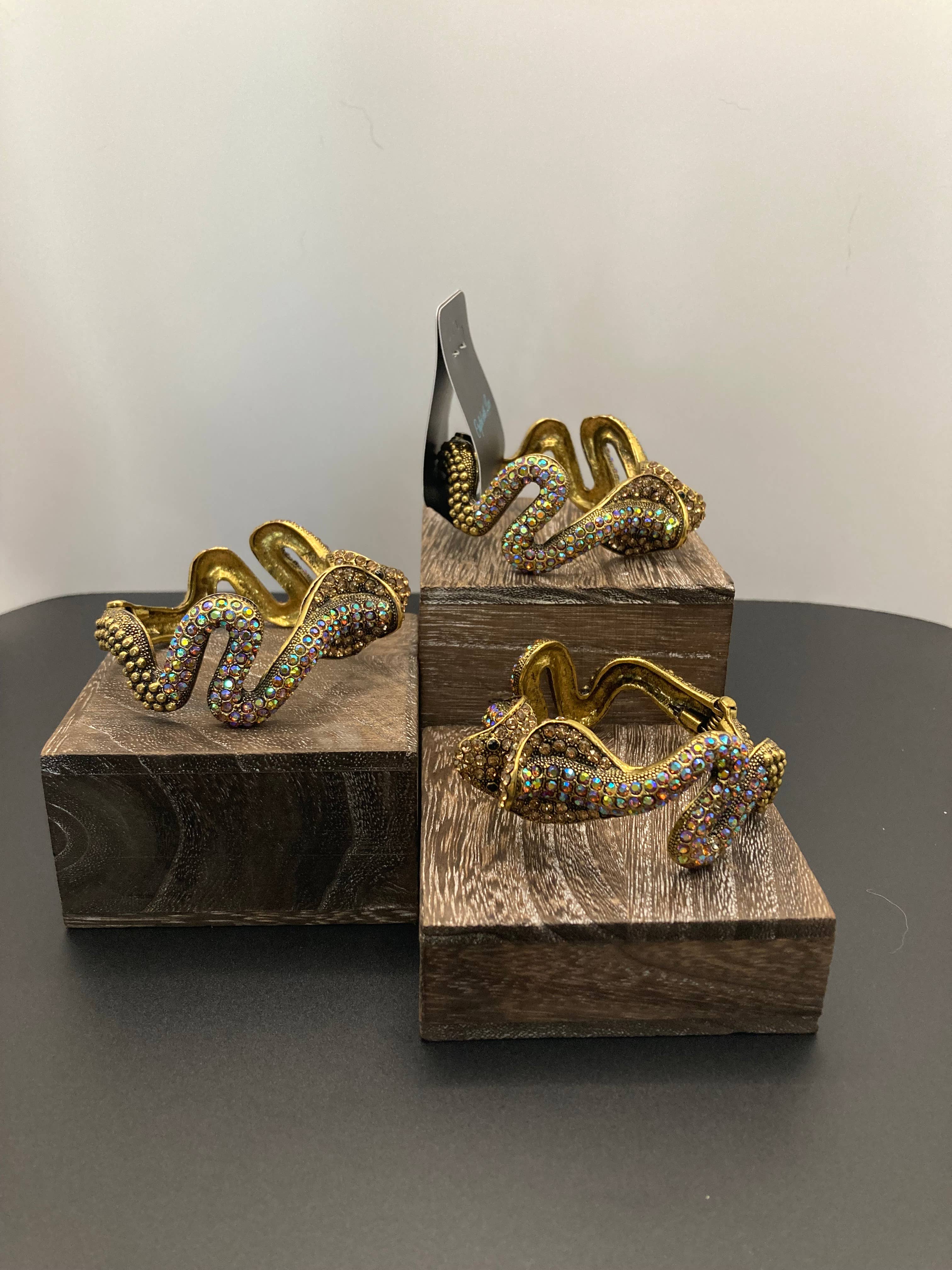 Seasonal Creations – wholesale Jewellery set – Cobra bangle bracelet 2