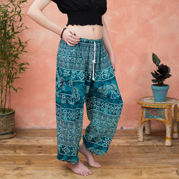 Sarouel en forme d'éléphant teinté à la boue Freesize et autres tendances Résultats pour sarouel homme en vente B2B. Retours gratuits et paiement à 60 jours sur Faire sur Faire.