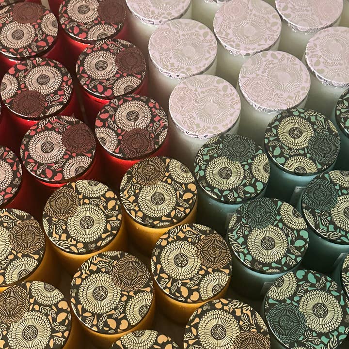 Flame2scent Candle Co. - Wholesale Jar/filled candle - Let it Snow - Christmas/Holiday Coconut Apricot Wax Candle3