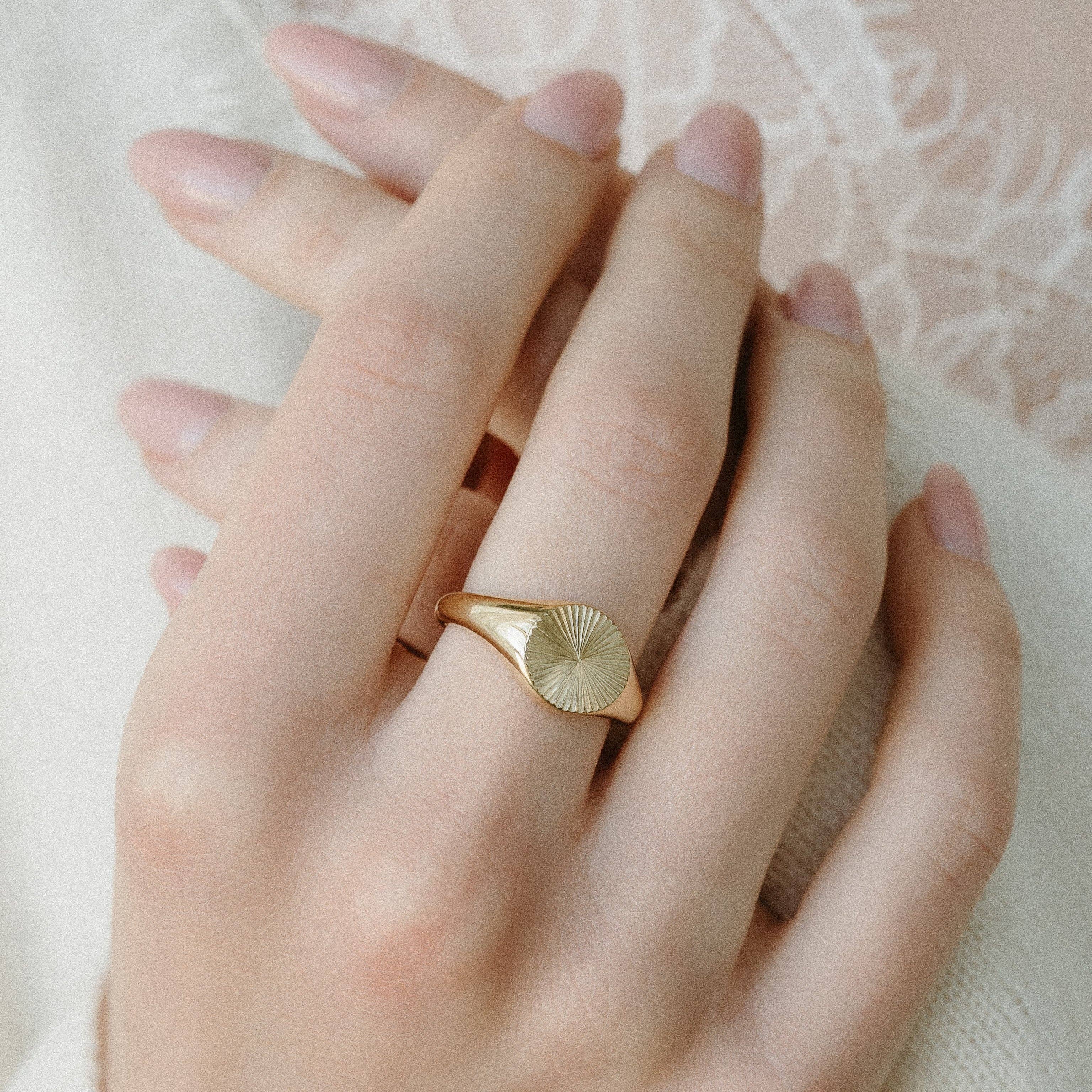 PETITE GOLD – Großhandel Siegelringe – Siegelring von Solis2