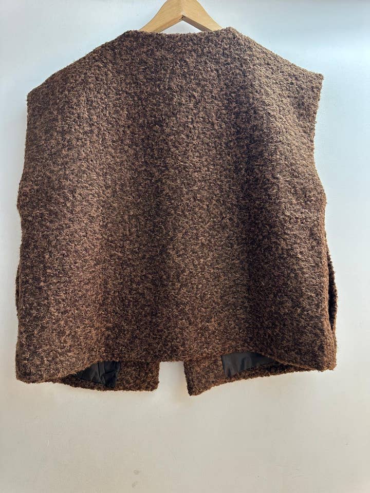 LORIANE - Wholesale Outerwear Vest - Women's - 250195 Plain sleeveless vest6