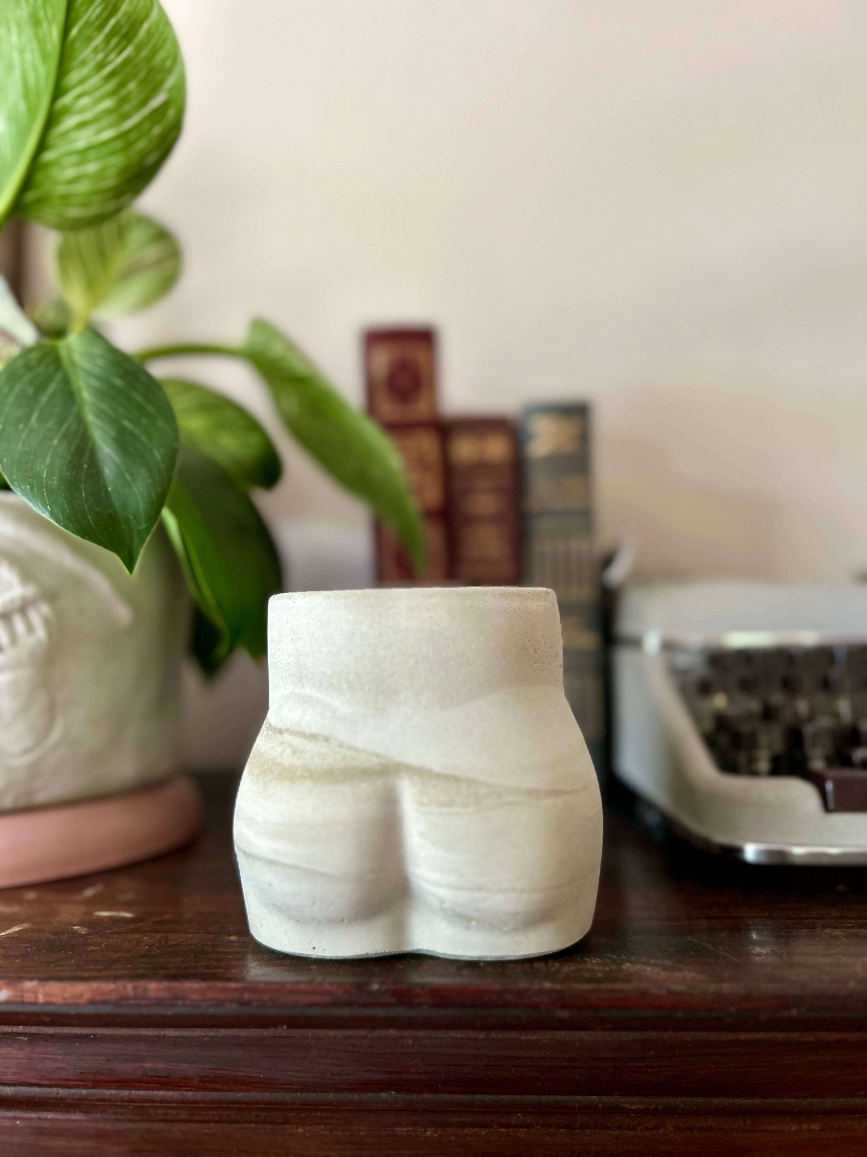 Queen City Crete - Wholesale Plant pot - Booty Planter5