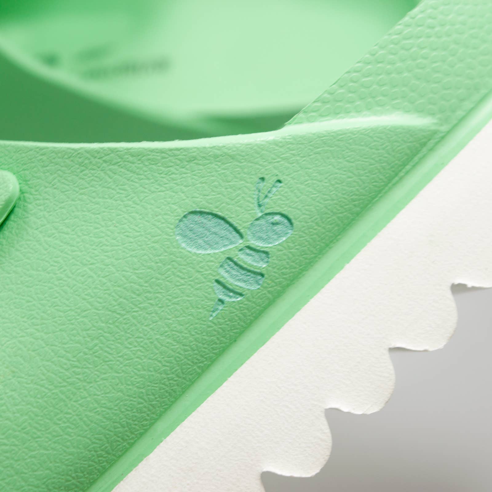 Avispas - Wholesale Slides - Women's - Sunset Mint. Vegan sandals with buckles and platform4