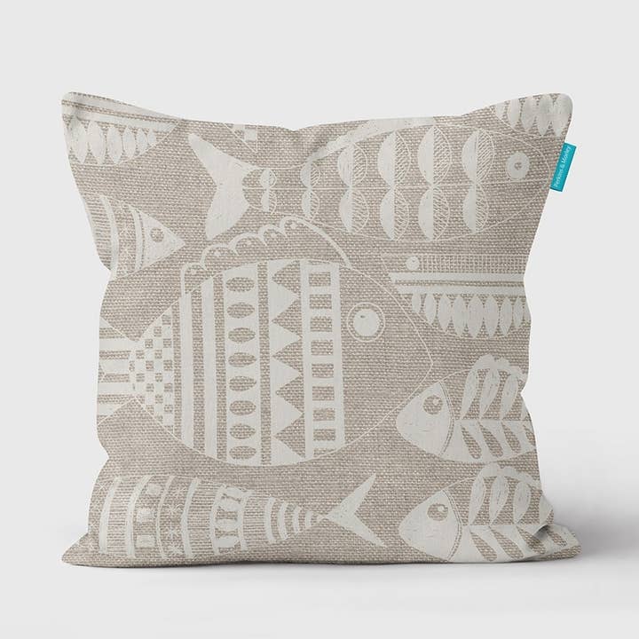 Ecru kussen Scraffito Fish Cream voor wholesale door Perkins & Morley