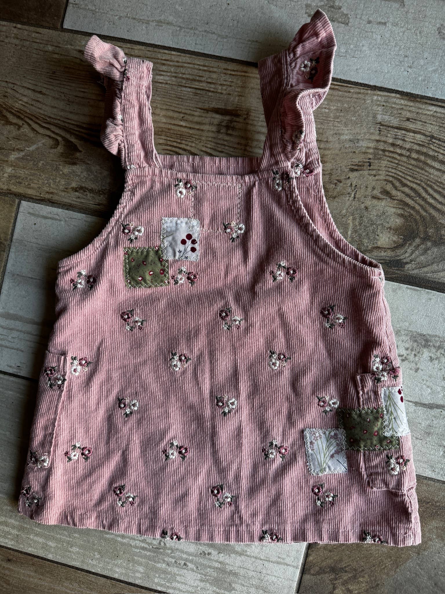 Hammy Downs Threads - Wholesale Dress - Kids - Floral Cord Jumper Dress
Sz-12M Only 1 Avail. One of A Kind7