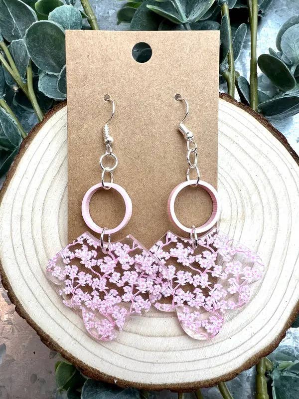 Boucles d'oreilles en acrylique cerisier pour la vente par Lindsey Lane Wholesale
