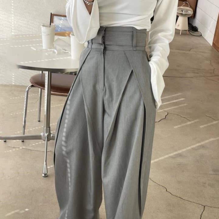 High-Rise Wide-Leg Pleated Pants and other Purchase Wholesale pantuflas para boda. Free Returns & Net 60 Terms on Faire trending on Faire.