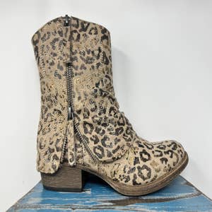 Purchase Wholesale women boots. Free Returns & Net 60 Terms on Faire
