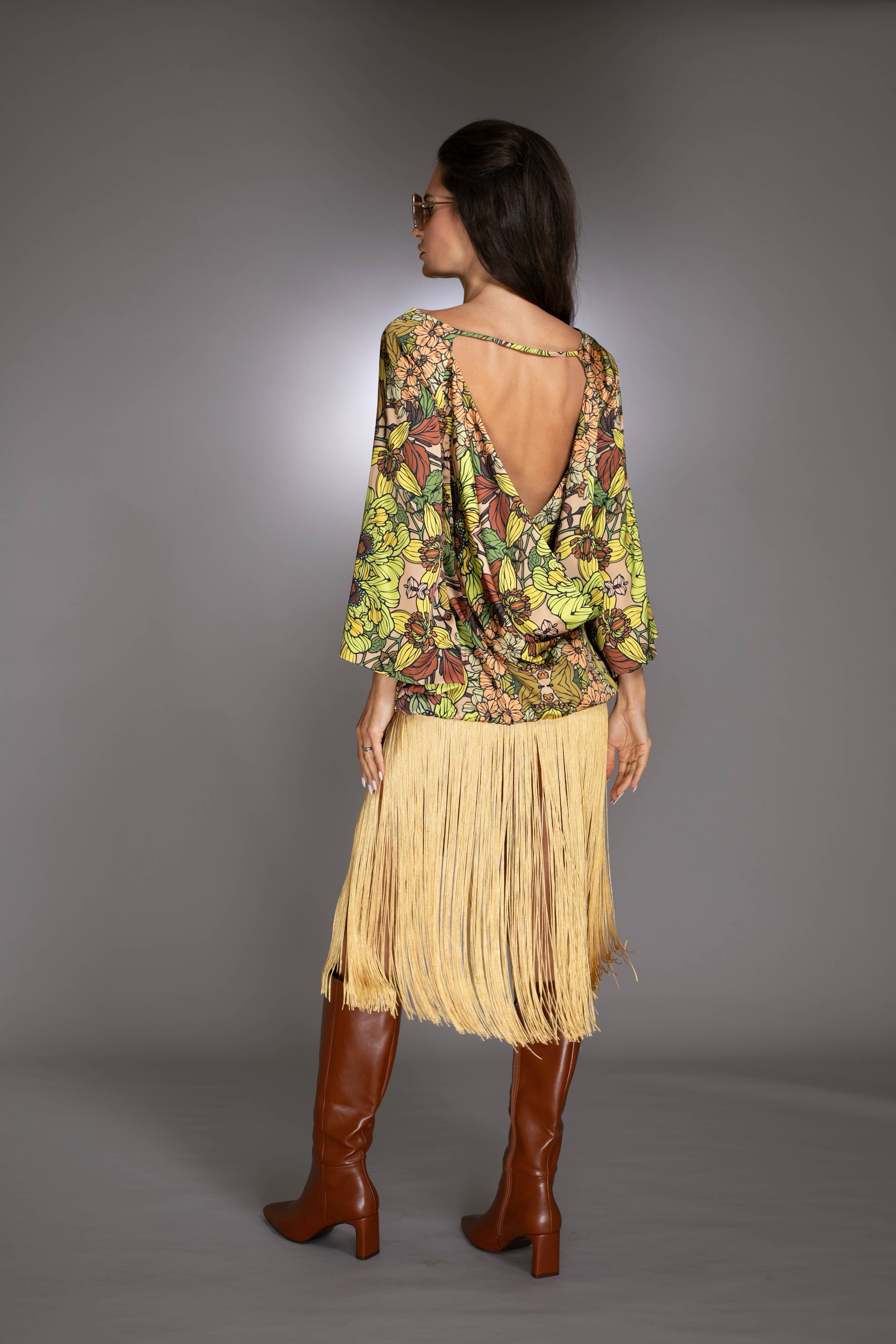 Nuvula – Großhandel Kleid – Damen – Goldenes Kleid mit Blumenmuster und Fransen1