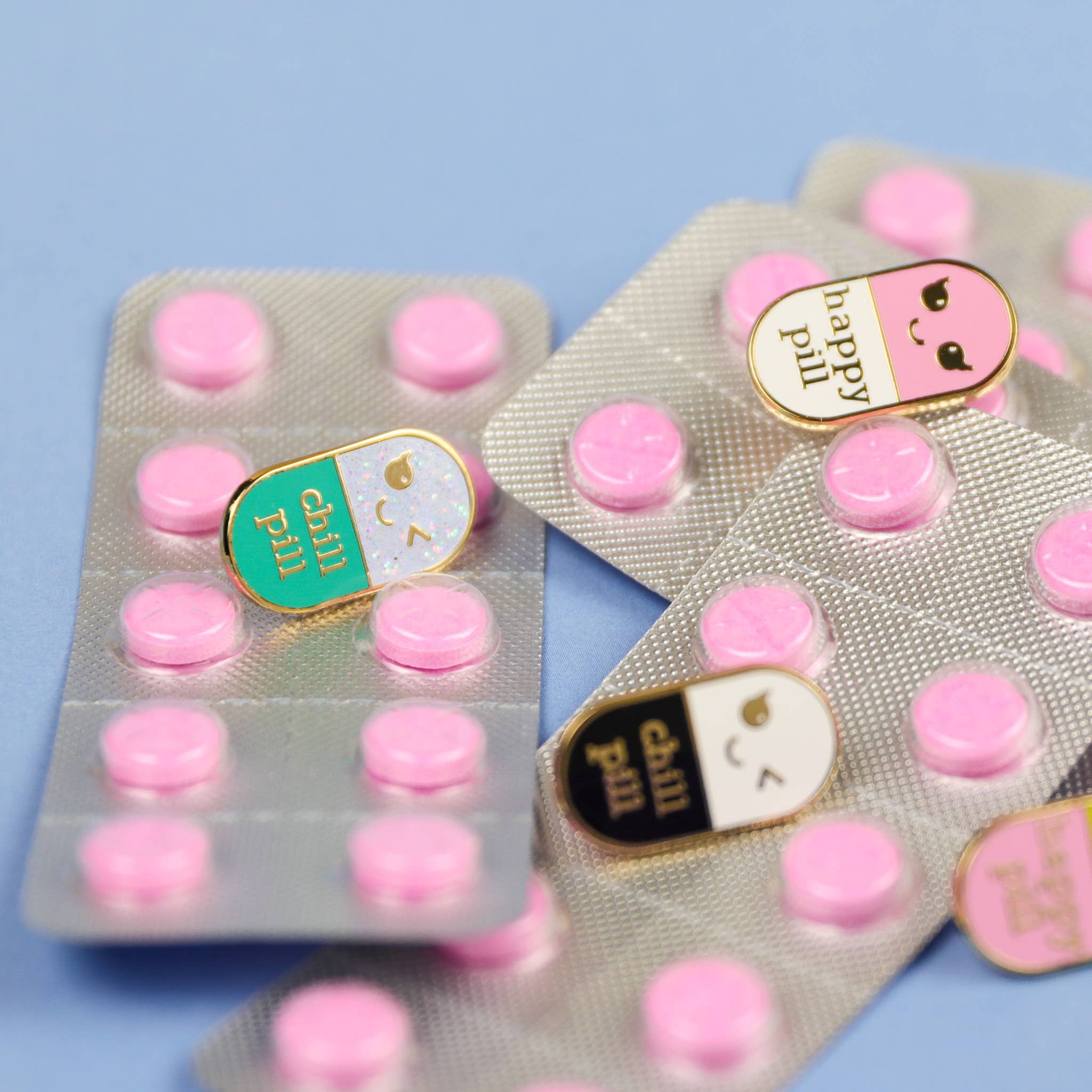 Studio Inktvis - Wholesale Lapel Pin/Button - Chill Pill pin mint glitter chill enamel pin pill nurse7
