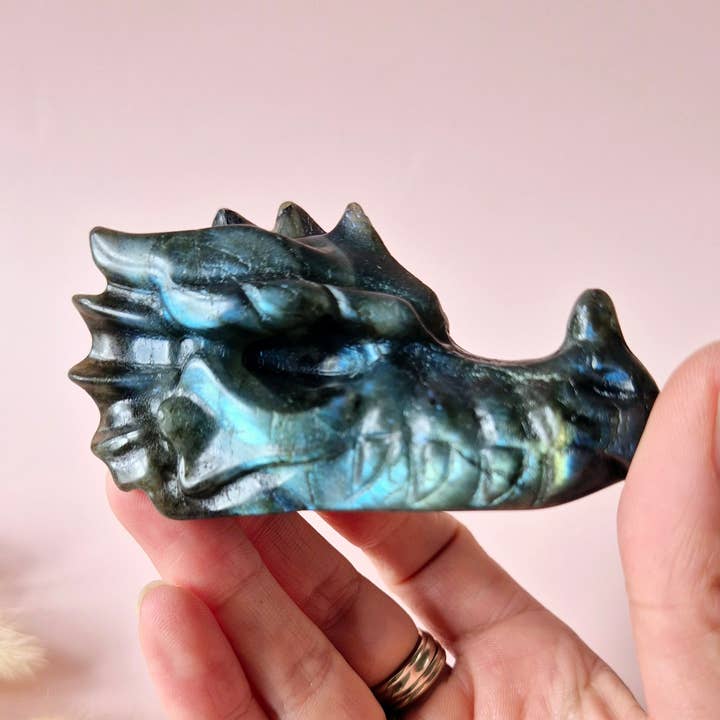 Moonlight Gemstones - Wholesale Spiritual Stone/Crystal - Gemstone Super Flashy Labradorite Dragon Skull (5–6 cm) - Dragon Skull0
