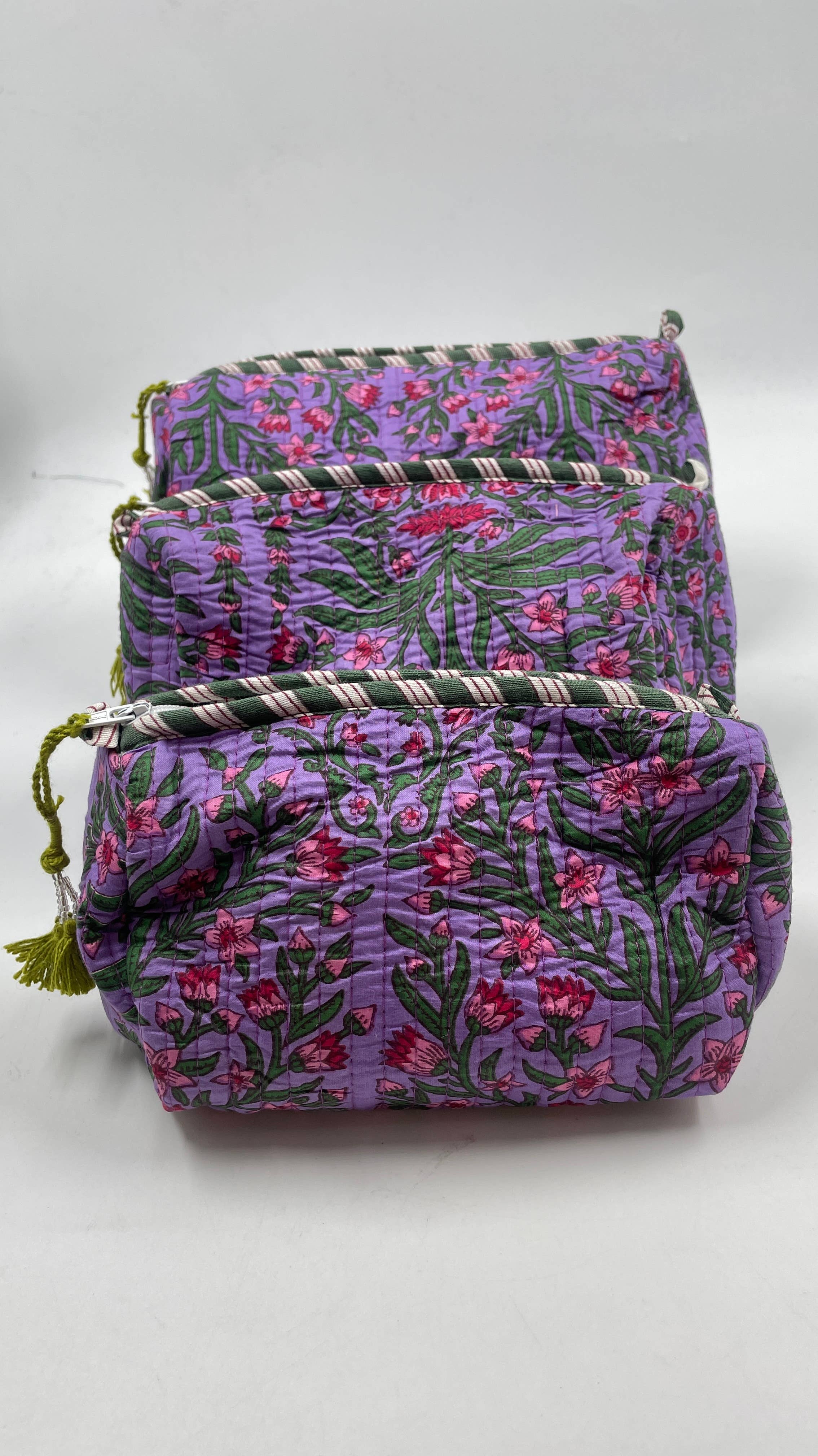 Funky Yak Ltd – wholesale Make-up/cosmetic bag – 100% cotton  quilted washbag set of 3 small medium n large 3