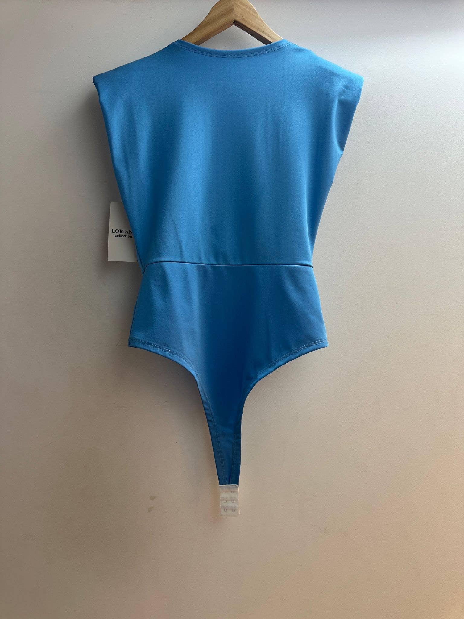 LORIANE – Großhandel Body – Damen – Uni-Body ohne Ärmel mit V-Ausschnitt, Einheitsgröße11