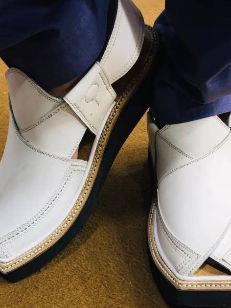 White Kaptaan Chappal, Handmade Leather Matt White Sandals for wholesale by vintarust