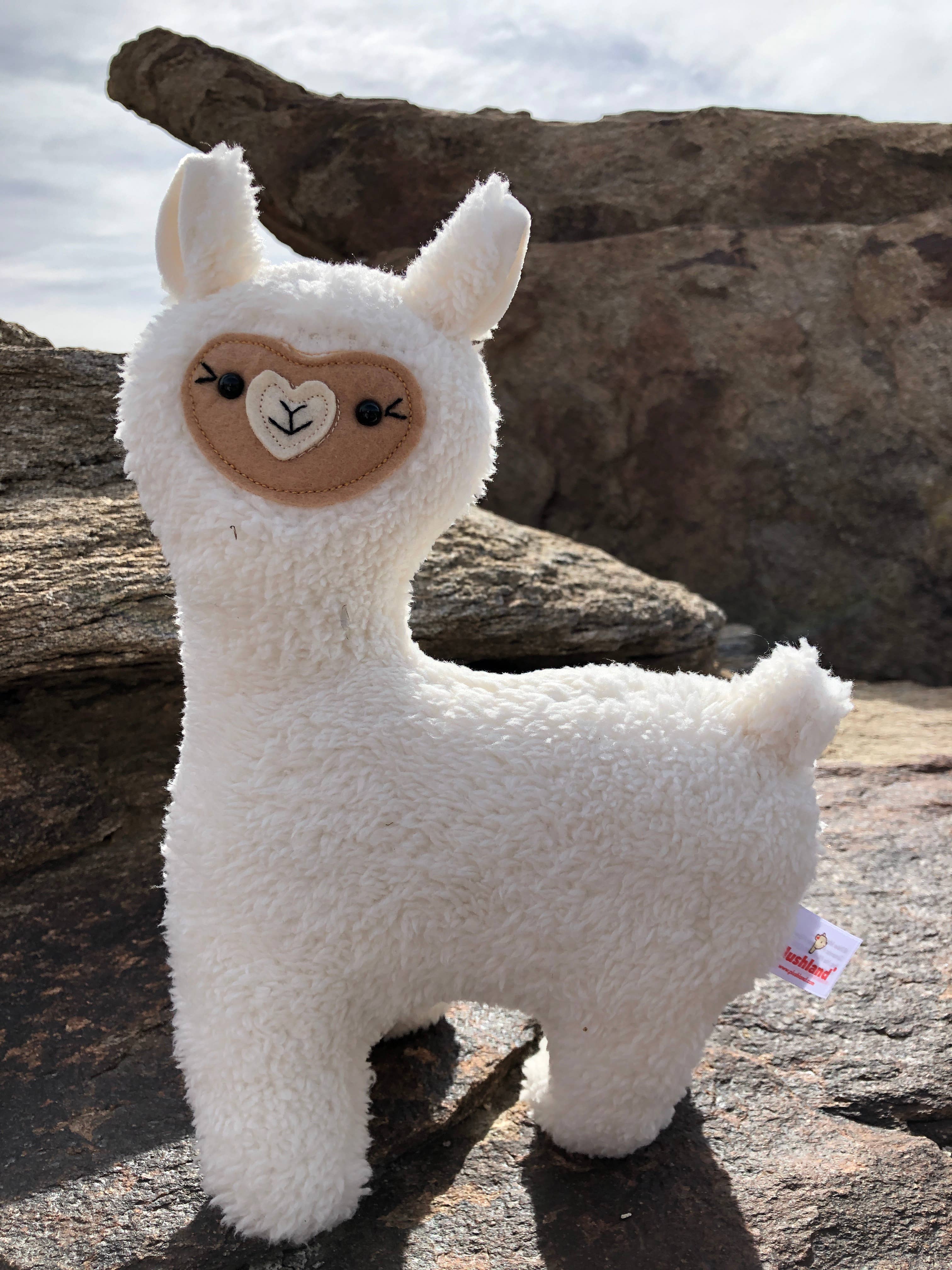 Plushland – wholesale Fyllda/plyschleksaker - Barn och baby – Lana den stående lama 9”8