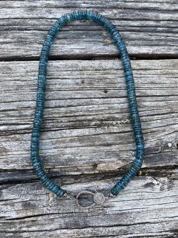 Collier en perles facettées en apatite avec fermoir en diamant pavé pour la vente par ILISSA MICHELE JEWELRY