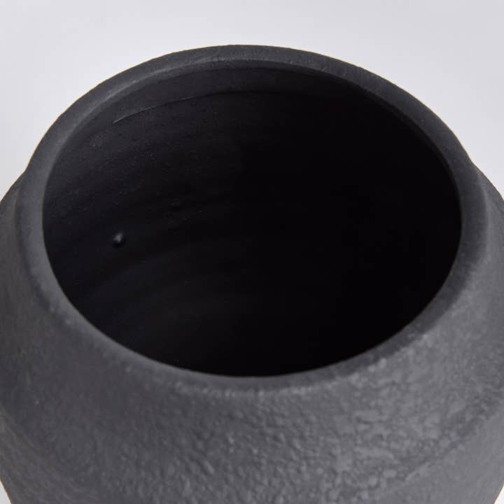 Geena Cachepot, Black for wholesale on Faire