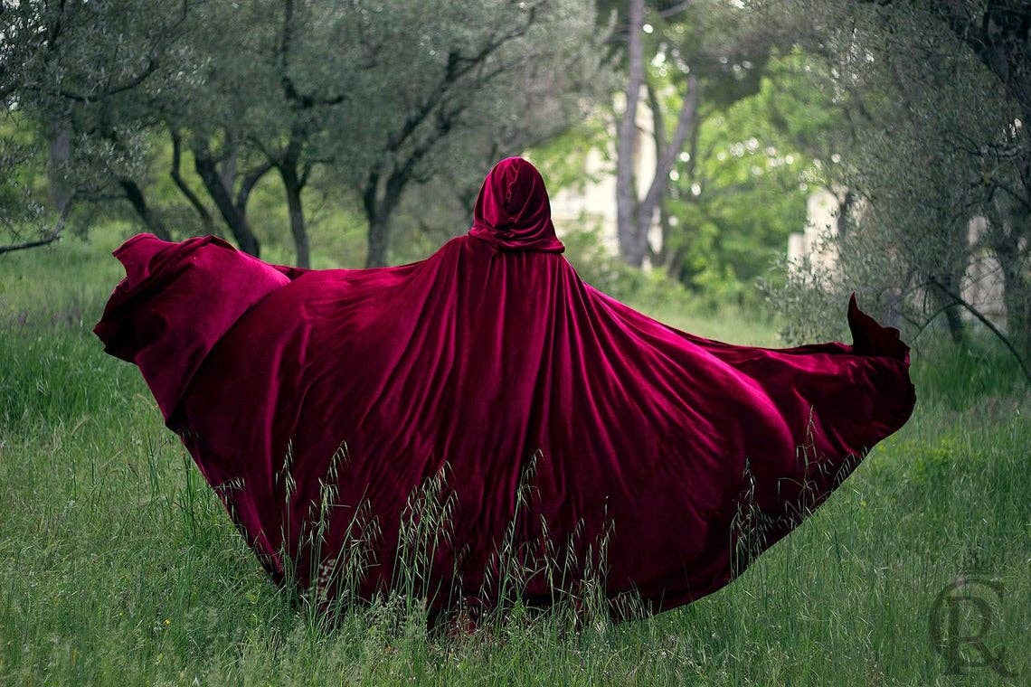 Costurero Real - Wholesale Costume - Women's - Burgundy Red Riding Hood Velvet cloak halloween vampire1