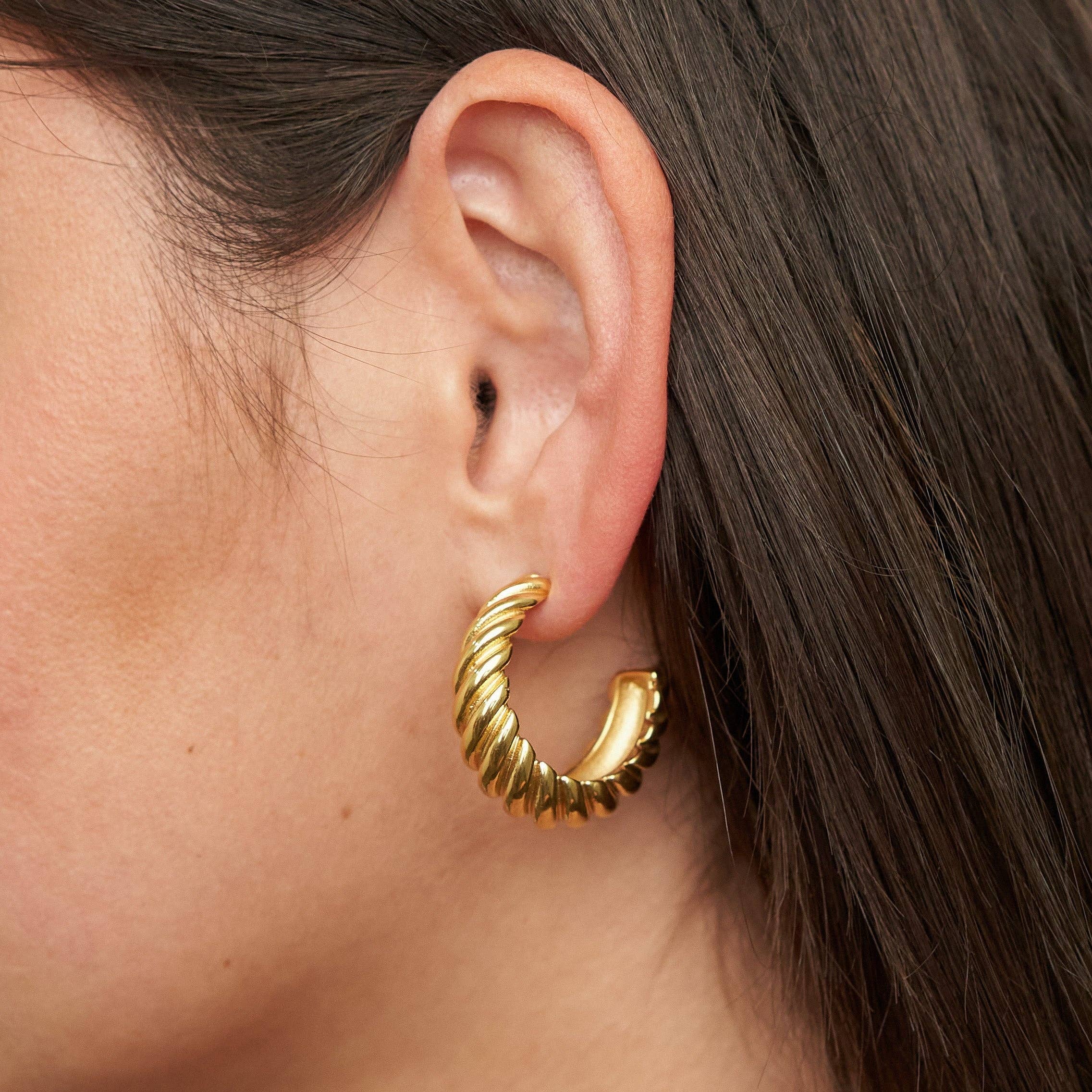 Brenda Grands Jewelry - Vente Créoles - Grandes créoles dorées tressées étanches1