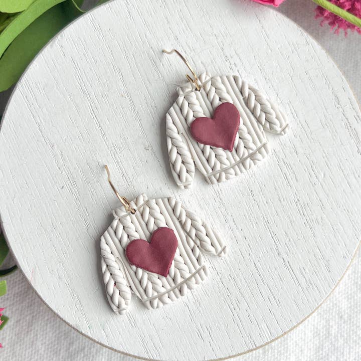 Morning Dew Designs - Vente Boucles d'oreilles pendantes - Boucles d'oreilles en argile polymère avec pull tricoté cœur pour la Saint-Valentin2