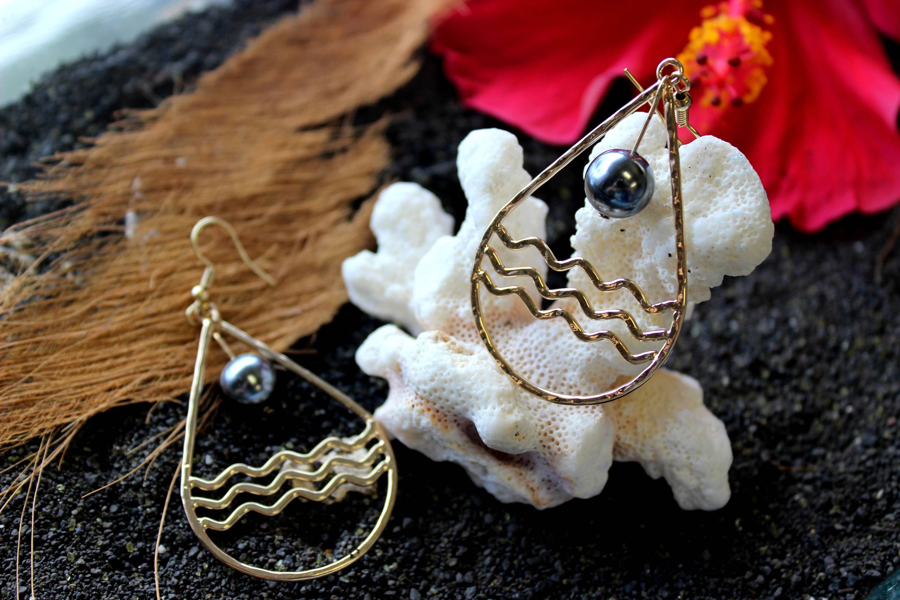 Anela's Jewelry - Wholesale Dangle Earrings - Teardrop Calm Ocean: Hamilton Gold Earring with  Shell Pearl4