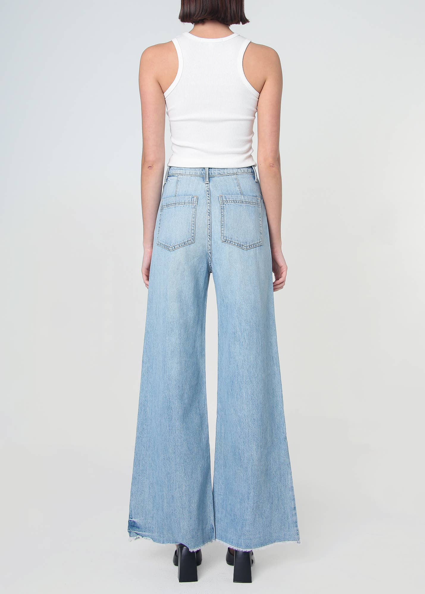 Dover Sophia Jeans med superhög midja med vida ben - Dover Wash för wholesale på Faire1