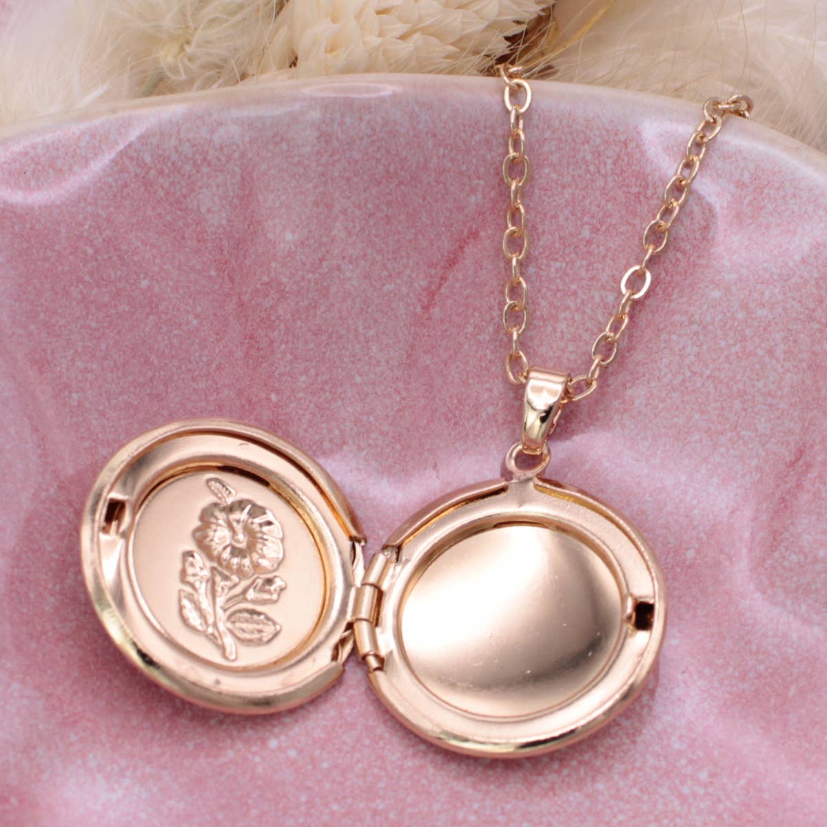 ZAD - Wholesale Locket Necklace - Vintage Memories Gold Flower Locket Necklace4