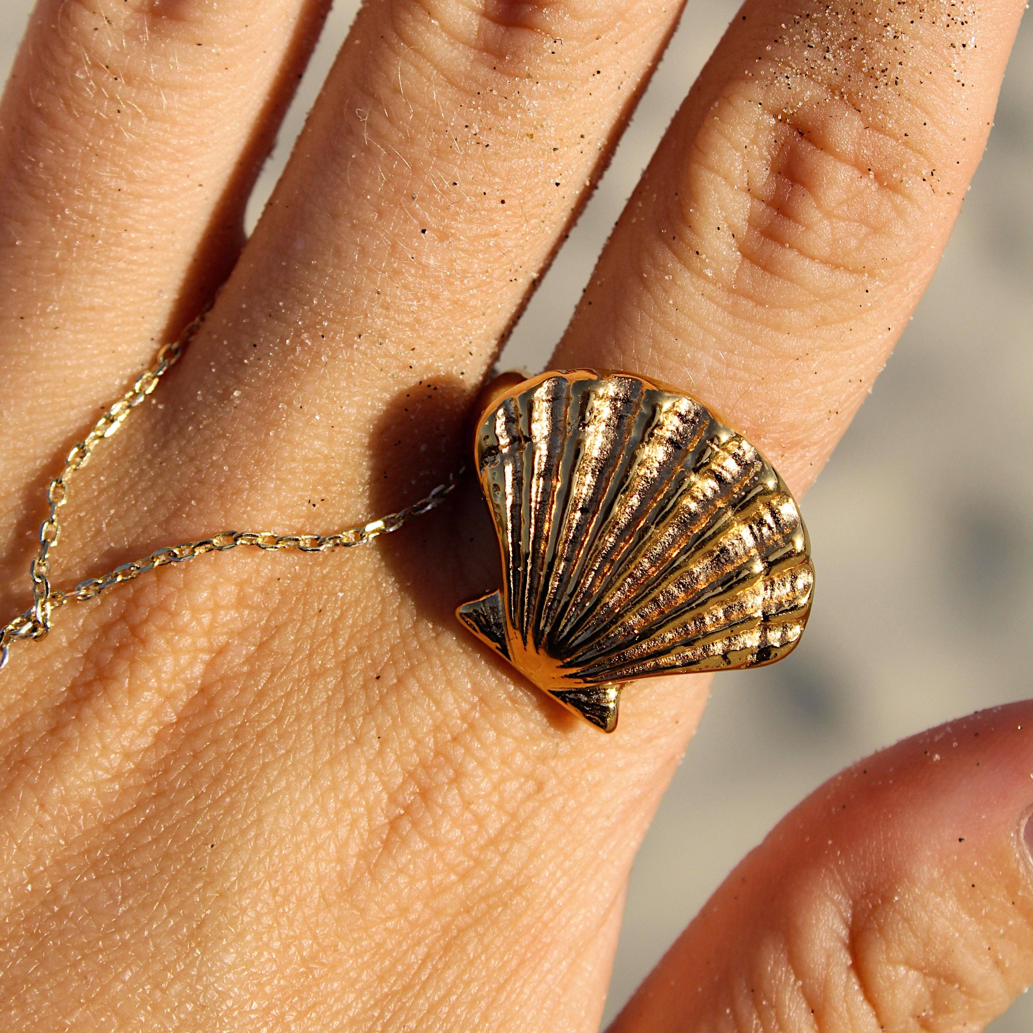 Liv Bella Vita | European Inspired Waterproof Jewelry – wholesale Cocktail/statement ring – Conchetta Shell Ring4