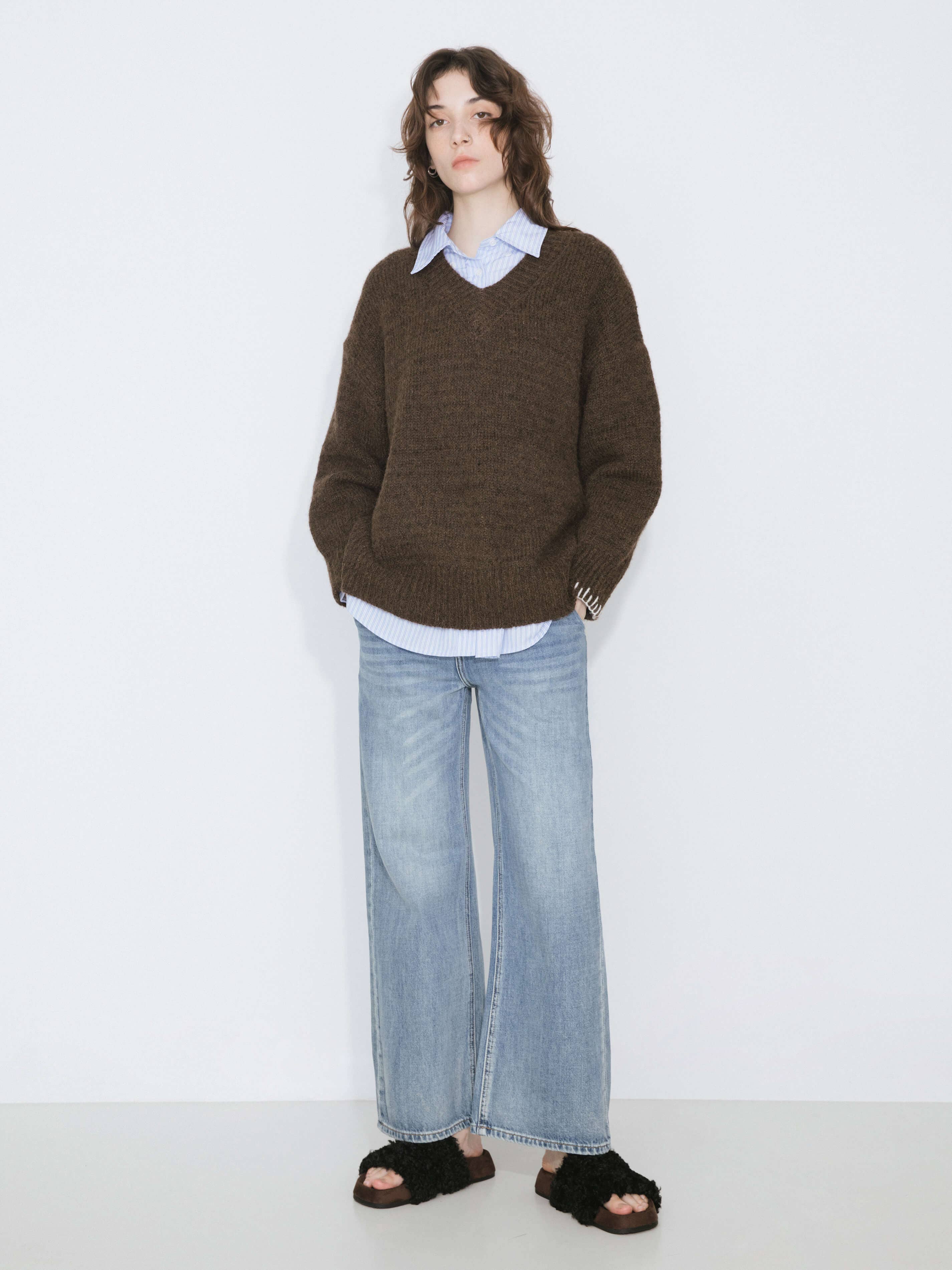 CUBIC - Wholesale Knit Sweater - Women's - V-Neck Alpaca Knitwear Jumper