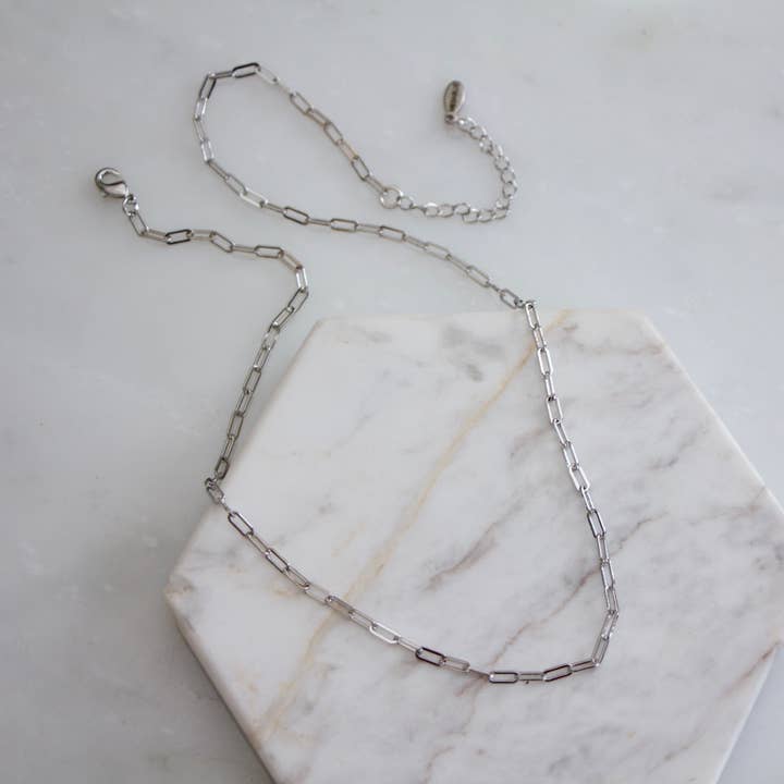 Mesa Blue – Großhandel Gliederhalskette – Mini-Papierklammer-Kettenhalsband - Gold oder Silber1