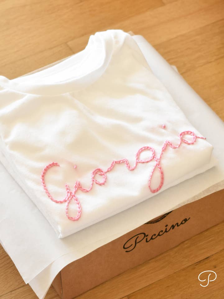 Camiseta con nombre bordado a mano para venta al por mayor de Piccino