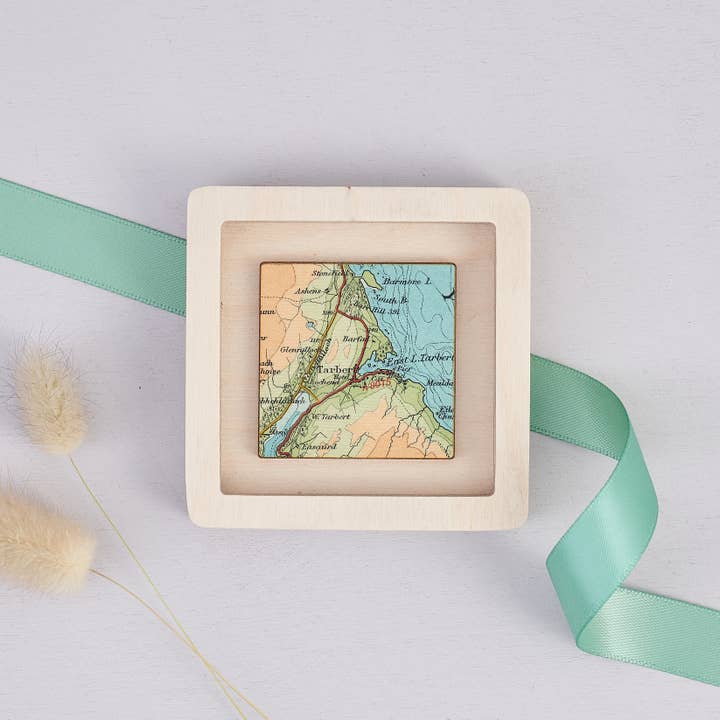 Bombus – Großhandel Bilderrahmen – Personalisierte Lightwood Miniatur Map quadratischer Rahmen2