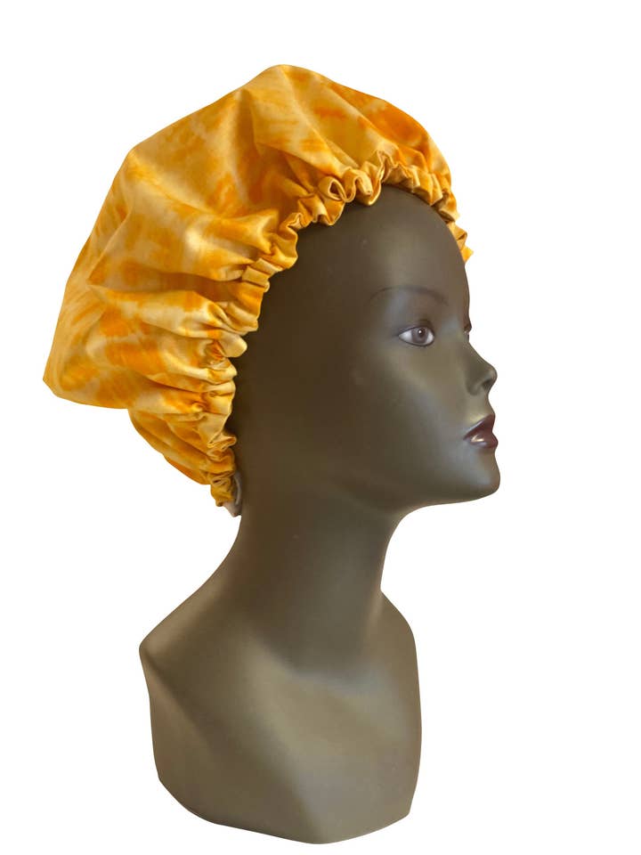 Verstellbarer Hut aus Wachs und Satin mit Krawatte und Farbe von Georges Décimus für den Großhandel von Esancyel cosmetics