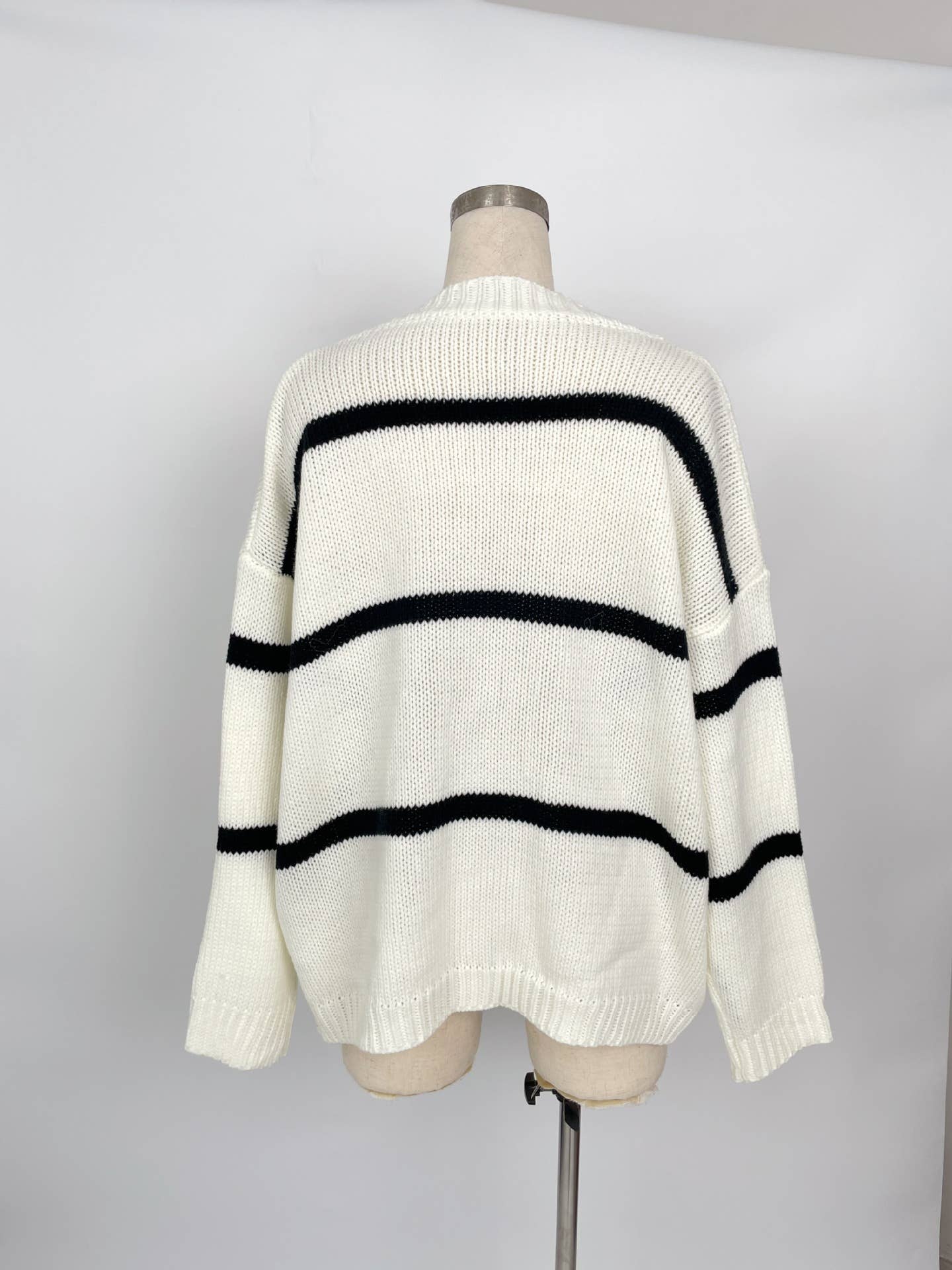 WHITE Striped V-neck sleeved chunky knitted cardigan for wholesale on Faire9