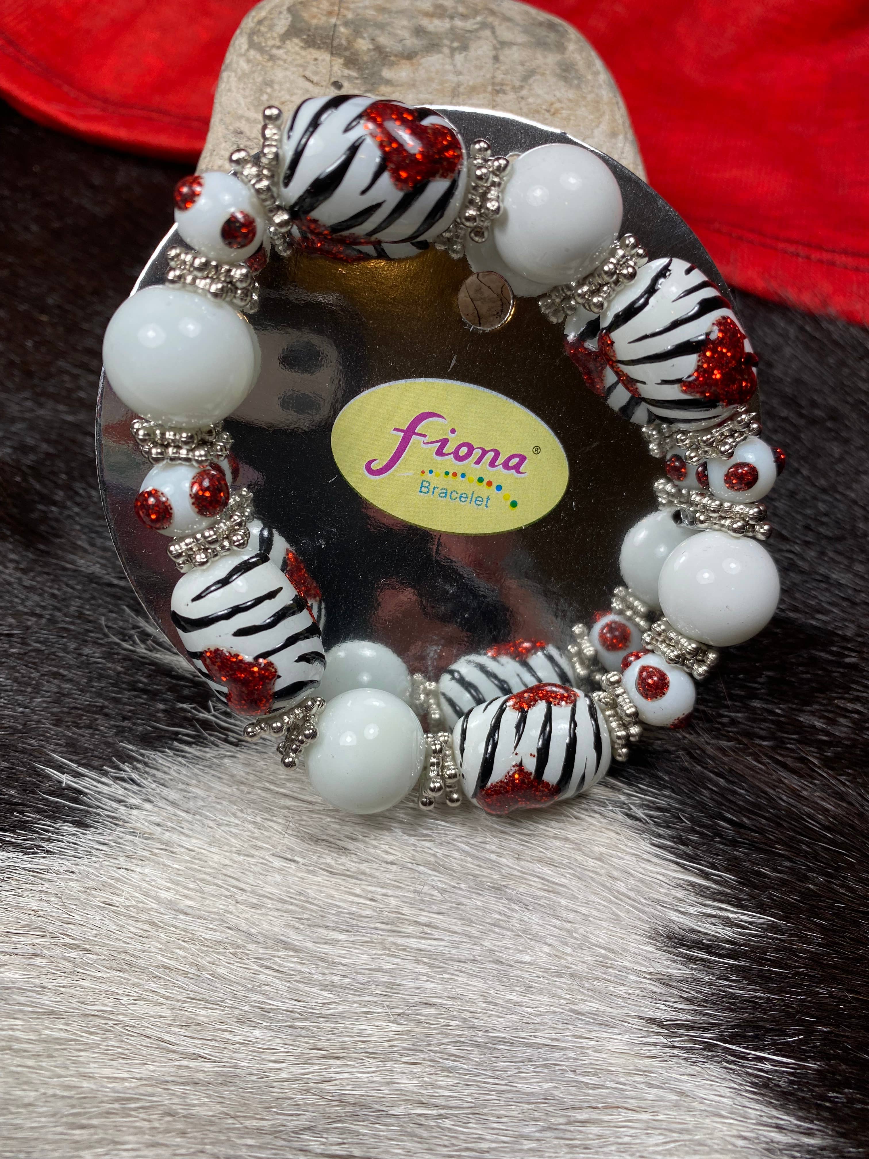 Fiona Accessories - Vente Bracelet de perles - Bracelets coeur Saint-Valentin 36 pièces avec affichage coeur rouge8