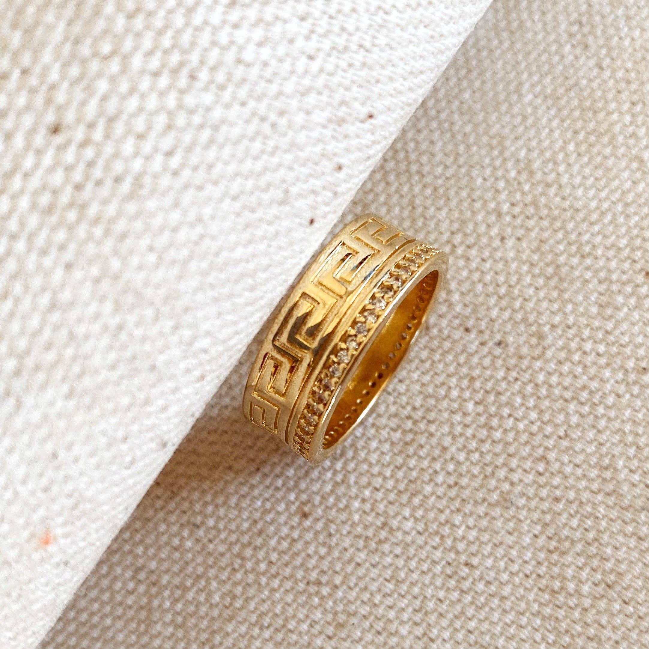 GoldFi - Wholesale Ring met meerdere stenen - 18k goud gevulde Griekse patroon bandring met zirkonia detail3