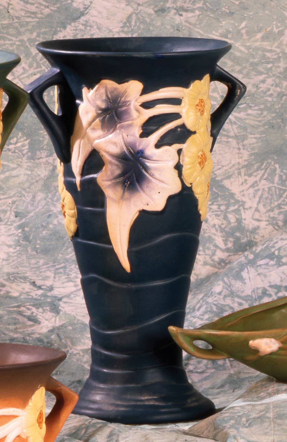 AA Importing - Wholesale Vase - Roseville-Style, Luffa Vase in Blue & Brown, 13"0